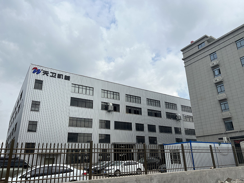 冷鐓機廠房環(huán)境